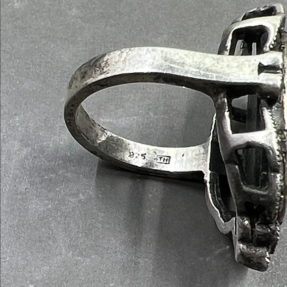 Vintage Sterling Mother of Pearl Cameo Black Onyx Ring - Picture 7 of 10